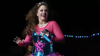 Tatiana se enamora de un policía y lo capta en video