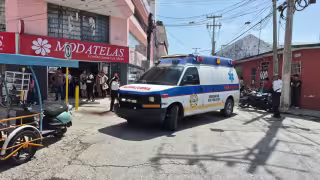 Mujer sufre grave hemorragia tras romperse una fístula en pleno Centro de Ciudad del Carmen