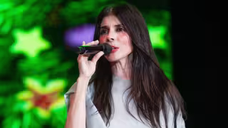 Ely Guerra visita una famosa cantina de Guadalajara y le canta a los clientes: VIDEO