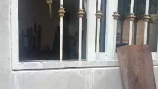 Los malhechores rompieron los metales del protector con una madera