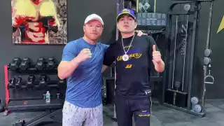 El Canelo junto con Beto Vega. Foto: Especial