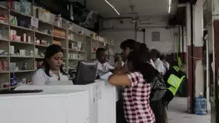 Mauricio Sauri indicó que la dosis contra el SARS-CoV-2 ya fue autorizada a empresas particulares para su comercialización