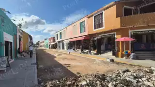 Comerciantes del Centro de Champotón enfrentan bajas ventas por obras en la calle 32