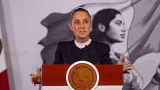Presidenta de México respalda restringir celulares en escuelas; decisión nacional se definirá en septiembre