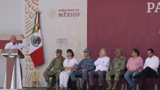 Tras recibir los honores por su investidura, el Presidente manifestó su afecto por Yucatán