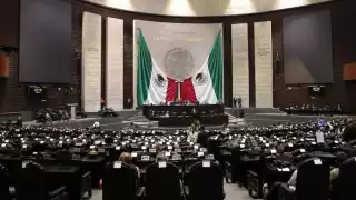 En la aprobación del Fondo de Pensiones del Bienestar, los diputados de la oposición argumentaron que la propuesta contenía inconsistencias y representaba un "robo" a los trabajadores