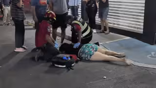 Mujer cae de segunda planta y moviliza a cuerpos de emergencia en la colonia Benito Juárez