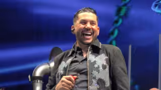 Luis Ángel 'El Flaco' deja sin palabras a sus fans al cantar el intro de Dragon Ball Z en pleno concierto