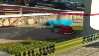 Vecinos hallan a indigente muerto en un parque de Cozumel
