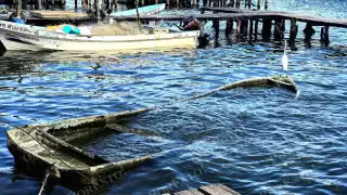Frente frío paraliza Puerto Isla del Carmen y deja varados a pescadores