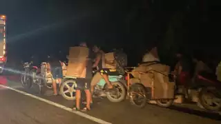 Una de las cajas del tráiler se desprendió por no estar bien asegurada