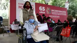 Los adultos mayores que cumplan 65 años entre noviemnbre de 2023 y junio de 2024, aun pueden inscribirse para recibir la Pensión de Adultos Mayores