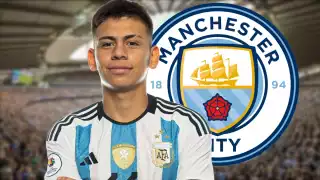 El futbolista, que también había despertado el interés del Barcelona, firmó un contrato con los Citizens hasta 2028; el joven centrocampista permanecerá en River hasta enero del 2025
