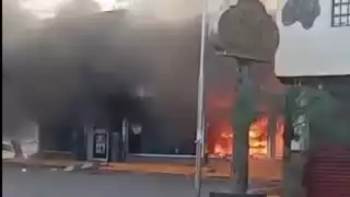 En Apatzingán incendiaron dos tiendas de conveniencia