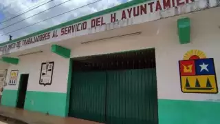Trabajadores del municipio indicaron que no les surten las recetas por falta de medicinas.