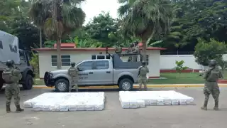 Marina decomisa mil 800 kilogramos de droga en Bacalar