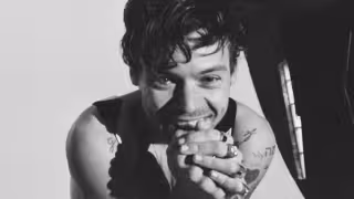 Harry Styles sufre aparatosa caída en concierto tras lluvias en la CDMX | VIDEO