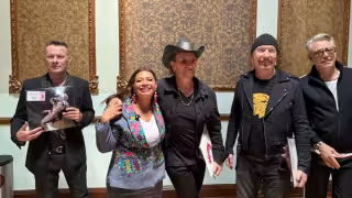 Clara Brugada invita a U2 a dar concierto en el Zócalo de la Ciudad de México