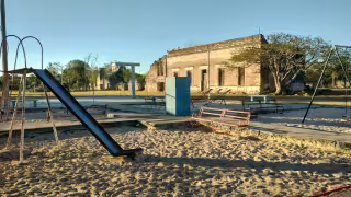 San Juan Koop cuenta con aproximadamente 300 habitantes y formó parte de la zona henequenera a principios del siglo XX