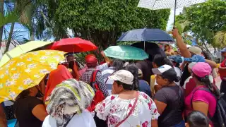 La protesta se lleva acabo frente el Palacio Municipal de Ciudad del Carmen