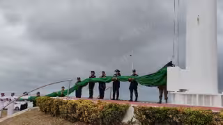 Con fuertes vientos y lluvia campechanos conmemoran 109 aniversario de la promulgación de la Constitución Política Mexicana
