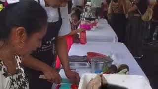La exposición y degustación fue de ricas comidas y bebidas regionales, con un ambiente de fiesta