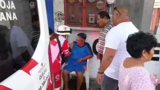 La mujer adulta fue valorada por paramédicos de la Cruz Roja Mexicana