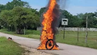 Vecinos ayudaron a sofocar el incendio con cubetas de agua