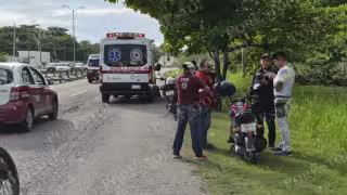 Motociclista termina herido al explotarle un neumático y derrapar en Ciudad del Carmen