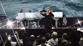 Adele detuvo su concierto para calmar los ánimos. Foto: Especial