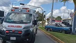 Conductor termina policontundido y mujer con diversas escoriaciones tras chocar en Avenida Insurgentes