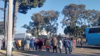 La autopista México-Puebla fue cerrada por comerciantes, a la altura del municipio de Santa Rita Tlahuapan, como protesta por supuestos abusos de la Guardia Nacional