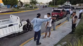 Choque entre camioneta y carromoto en la glorieta del Chechén provoca caos vial; no hubo lesionados