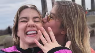 Beba Montes revela que se comprometió con Itzel Lechuga en sus vacaciones por Europa