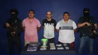 Arrestan a tres narcomenudistas en Cancún; aseguran 59 dosis de drogas