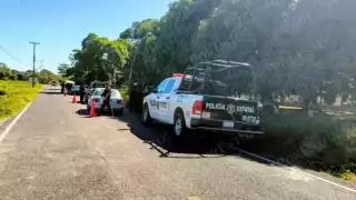 Revisan vehículos en carretera de Palizada tras ataque a síndica; pobladores exigen paz
