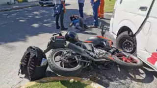 La combi pertenece a una empresa que transporta personal