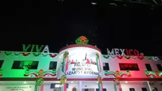 Algunos optarán ver la transmisión del evento en la televisión, mientras que otros eligen acudir a la Plaza de la Constitución para vitorear el grito con las autoridades.