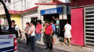 Fue sometido y amarrado así como encuerado por los propietarios