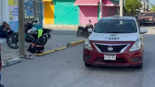 Motorepartidor resulta con lesiones menores tras chocar contra taxi en la colonia Volcanes
