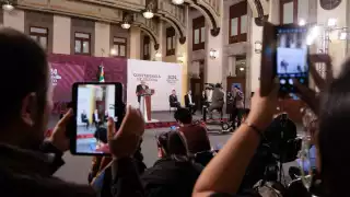 La Sala Superior del TEPJF confirmó el acuerdo del INE por el que determinó no suspender las conferencias matutinas quer encabeza el presidente Andrés Manuel López Obrador