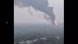 Incendio en planta de sal de Jáltipan está controlado; fuego continuará por combustible acumulado