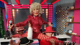 Luego de tomar la decisión, sus fans llenaron las redes sociales con peticiones para que la vedette no salga de la competencia