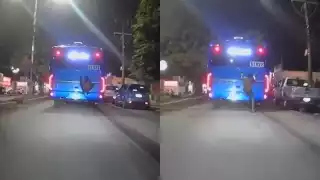 Captan en video a un hombre que viajaba colgado detrás de un Va y Ven en Mérida