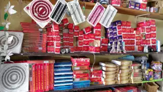 Cen los precios de luces navideñas en Hopelchén; comerciantes reportan buen inicio de ventas