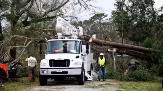 Huracán Isaías se degrada a ciclón postropical tras tocar tierra en Florida; deja más de 512 mil usuarios sin luz
