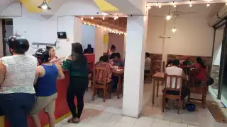 Negocios de comida en Tizimín denuncian fraudes vía telefónica; utilizan al párroco para las estafas