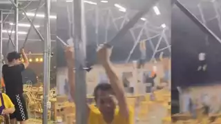 En el video se puede ver cómo salen volando varias personas. Foto: Especial