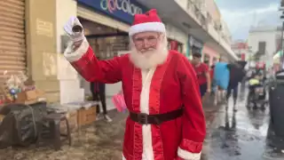 "Hago lo posible por mirarme bien": Omar Pinkus, el Santa yucateco que llena de alegría el Centro de Mérida