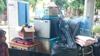 Las pertenencias de la familia quedaron en la calle por el desalojo de la casa donde habitaban